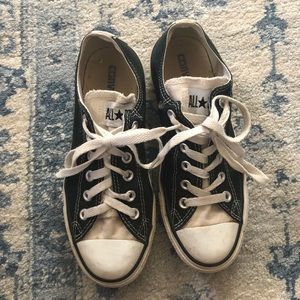 Black and white low top converse